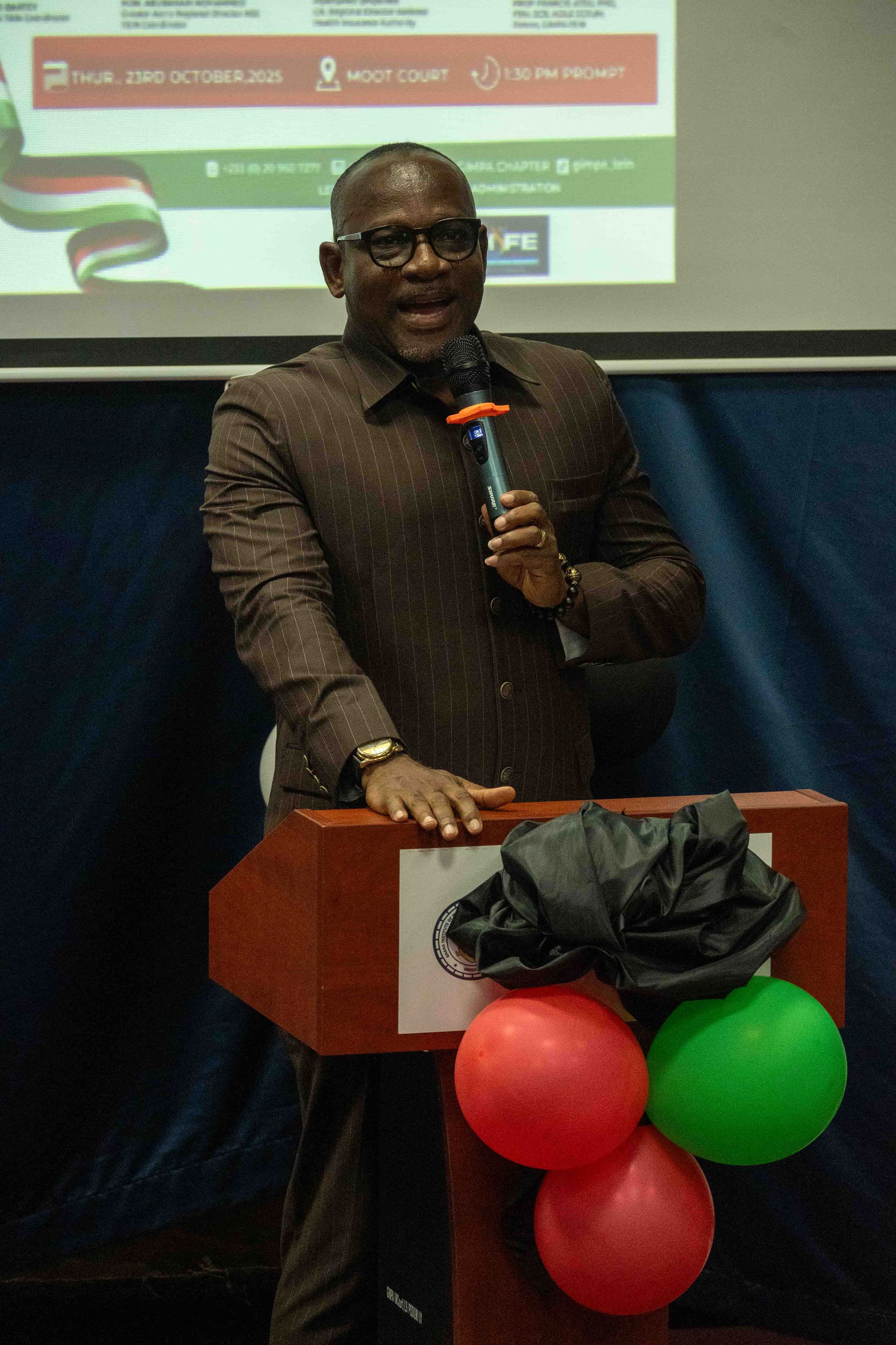 Students in seminar.